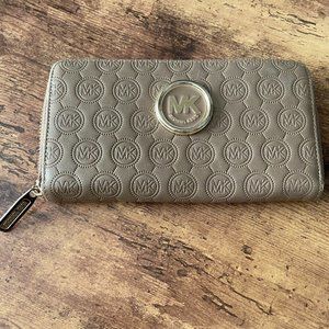 Michael Kors Quilted Multi-Slot Wallet